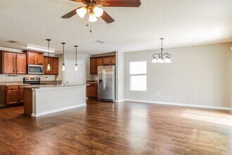 2412 Bonnie Lakes Dr in Green Cove Springs, FL - Foto de edificio - Building Photo