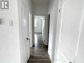 2333 Sawgrass Dr in Oakville, ON - Building Photo - Building Photo