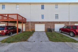 152 Gray Station Rd in Johnson City, TN - Building Photo - Building Photo