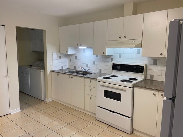 property at 1112 Jardin Rue