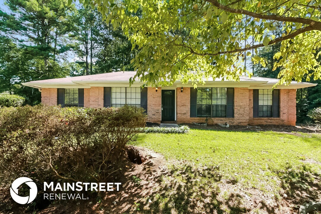 821 Duke Ct in Jonesboro, GA - Building Photo