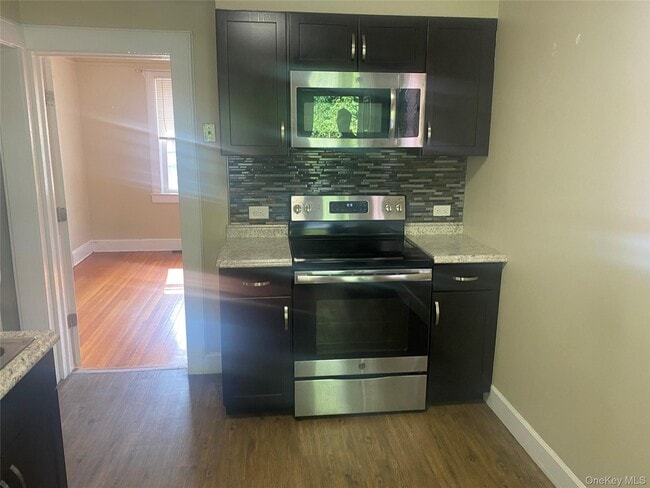 378 Elwood Ave in Hawthorne, NY - Building Photo - Building Photo