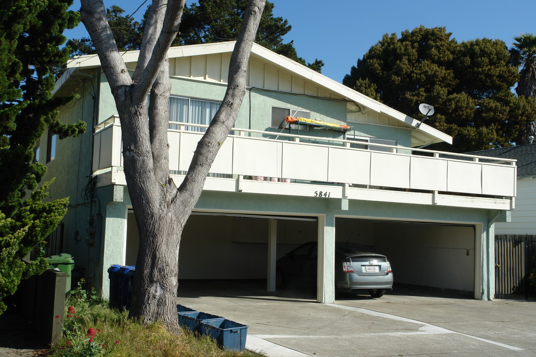 5841 El Dorado St in El Cerrito, CA - Building Photo