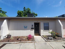 1391 Mission Hills Blvd in Clearwater, FL - Building Photo