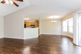 8047 Bridgecreek Dr W in Jacksonville, FL - Building Photo - Building Photo