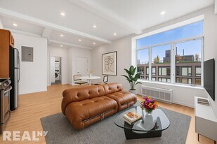 97 Grand St in Brooklyn, NY - Building Photo