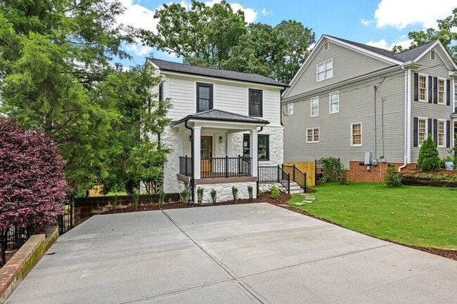 28 Douglas Dr in Greenville, SC - Building Photo - Building Photo