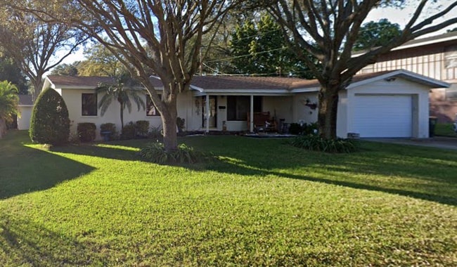 property at 3205 Carleton Cir W