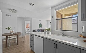 2444 E Del Mar Blvd in Pasadena, CA - Building Photo - Building Photo