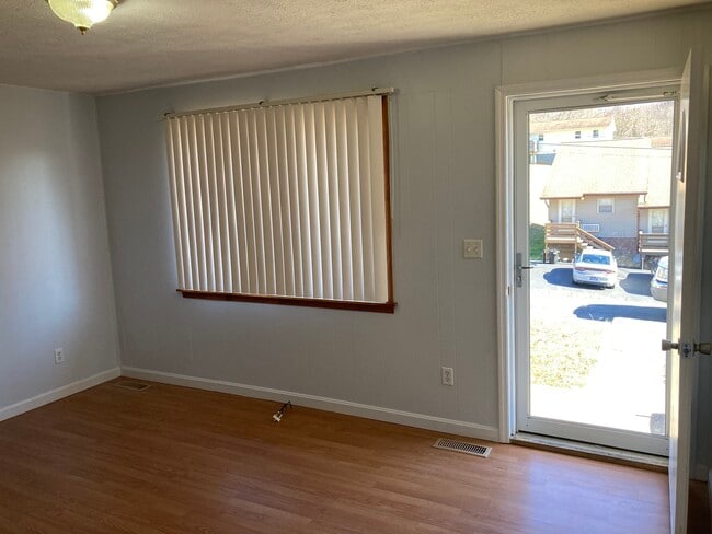 119 Betterley Pl, Unit #2 in Elizabethton, TN - Building Photo - Building Photo