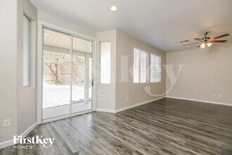 8125 Starling View Ct in Las Vegas, NV - Building Photo - Building Photo