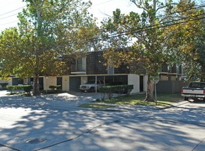 1030 Lake Ave in Metairie, LA - Building Photo - Building Photo