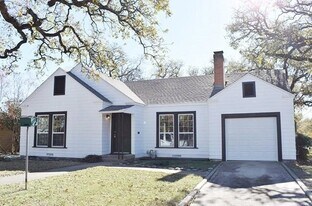 4900 Morris Ave in Fort Worth, TX - Building Photo