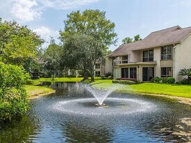 10154 Leisure Ln N, Unit 22 in Jacksonville, FL - Building Photo