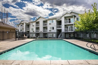 Heron Creek Apartments in Moses Lake, WA - Building Photo - Building Photo