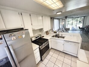 12750 Centralia St in Lakewood, CA - Building Photo - Building Photo