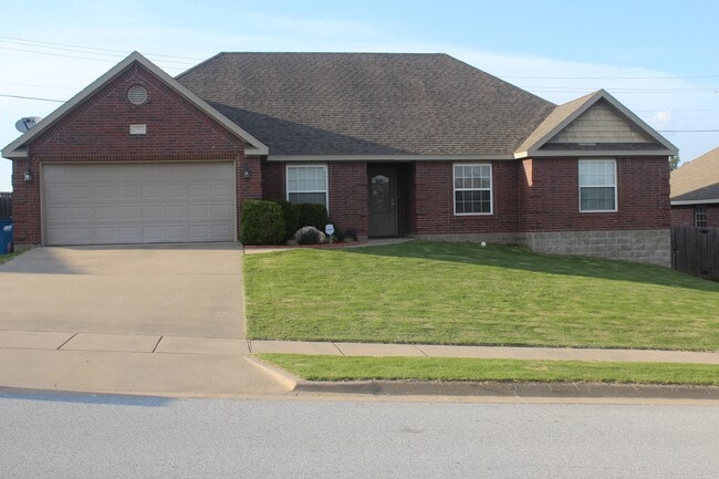 property at 4702 Southwest Golden Eagle Avenue