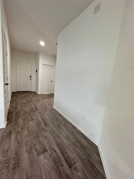 2216 Laurel Bloom Ln in Sealy, TX - Building Photo