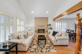 27802 Via Amistosa in Agoura Hills, CA - Building Photo - Building Photo