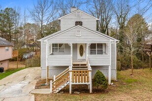 221 Clydesdale Ln SE in Mableton, GA - Building Photo