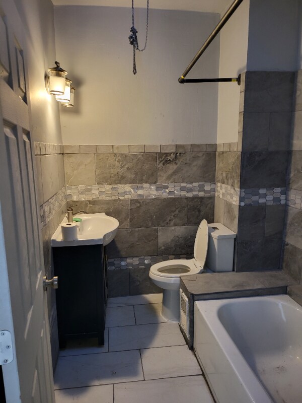 643 N Peach St in Philadelphia, PA - Building Photo - Building Photo