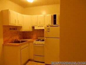 1223 Beacon St, Unit 414 in Brookline, MA - Building Photo - Building Photo