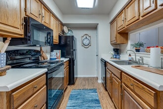 Barrington Apartments in Tulsa, OK - Building Photo - Interior Photo