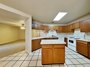 8015 Talkenhorn in Converse, TX - Building Photo - Building Photo