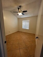 3613 Dovewood St in Bakersfield, CA - Building Photo - Building Photo