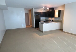 2504 Western Ave in Seattle, WA - Building Photo - Building Photo