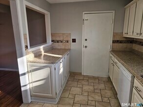 494 Oak Ave in Cheshire, CT - Building Photo - Building Photo