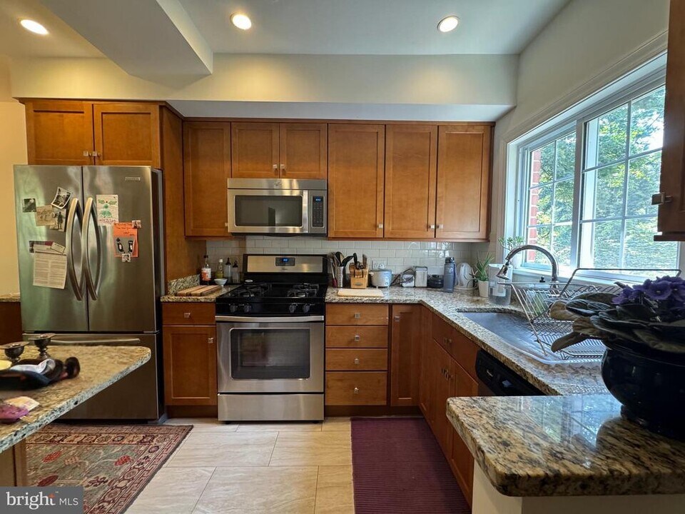 3450 Gunston Rd in Alexandria, VA - Building Photo