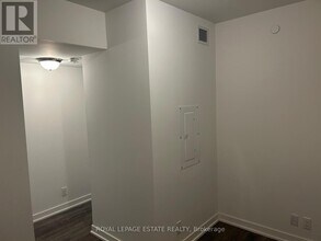 2 Manderley Dr in Toronto, ON - Building Photo - Building Photo