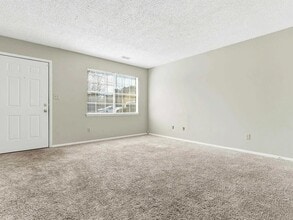 1935 Springlake Ct in Birmingham, AL - Building Photo - Building Photo