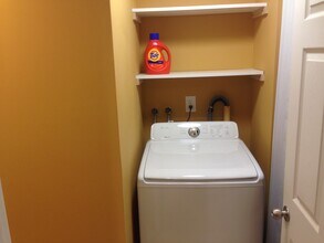 9 Park Rd, Unit 1A in Colchester, CT - Building Photo - Building Photo