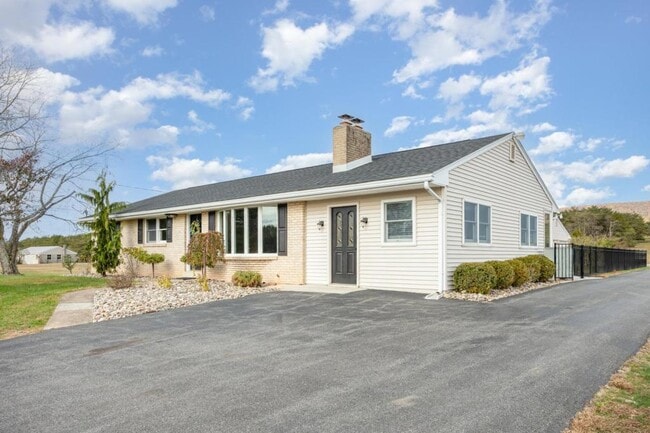 411 Wagner Dr in Carlisle, PA - Building Photo - Building Photo