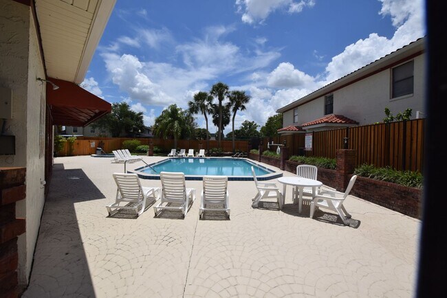 1621 Sandy Point Square in Orlando, FL - Building Photo - Building Photo
