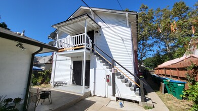 530 S School St in Lodi, CA - Foto de edificio - Building Photo