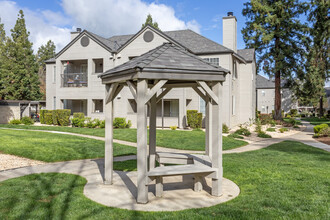 Park Ridge Apartments in Fresno, CA - Foto de edificio - Building Photo