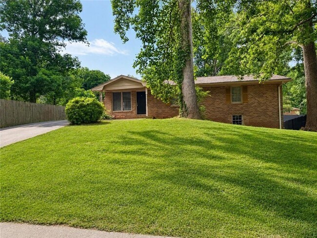 property at 2401 Dawn Ct
