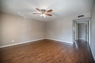 The Oaks at Hazel in Beaumont, TX - Building Photo - Interior Photo