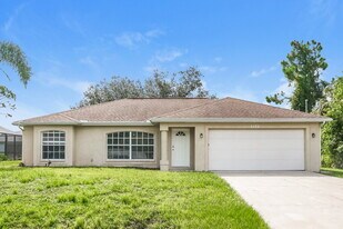 3132 Eagle Pass St in North Port, FL - Building Photo