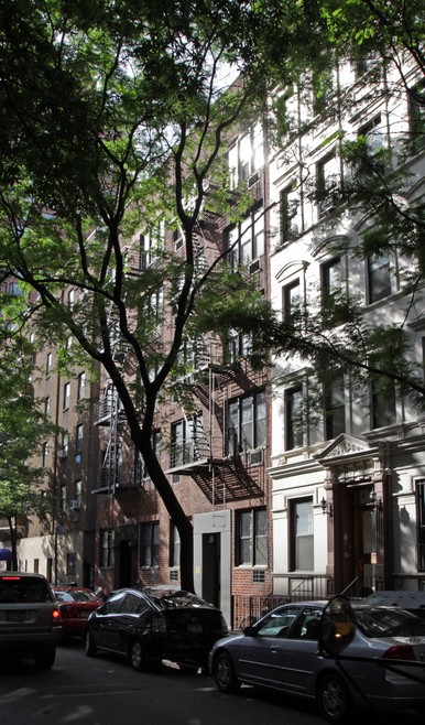 Astor House Apartments in New York, NY - Foto de edificio