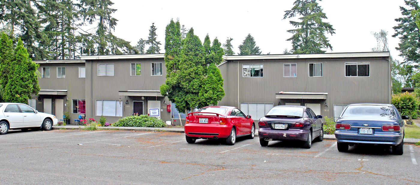 Garden Park Apartments in Lakewood, WA - Building Photo