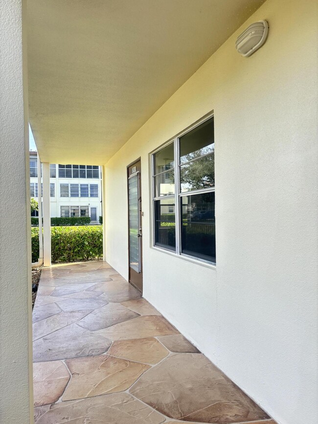 211 Mansfield F in Boca Raton, FL - Building Photo - Building Photo