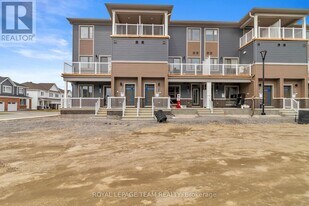 810 Parnian Private in Ottawa, ON - Building Photo