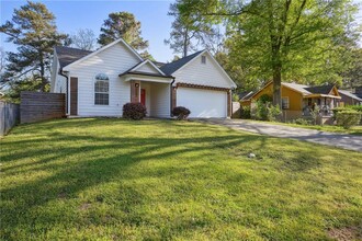 2061 Tiger Flowers Dr NW in Atlanta, GA - Building Photo - Building Photo