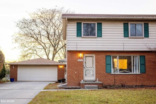 28115 Little Mack Ave in St. Clair Shores, MI - Building Photo - Building Photo