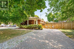 2 Glencairn Dr