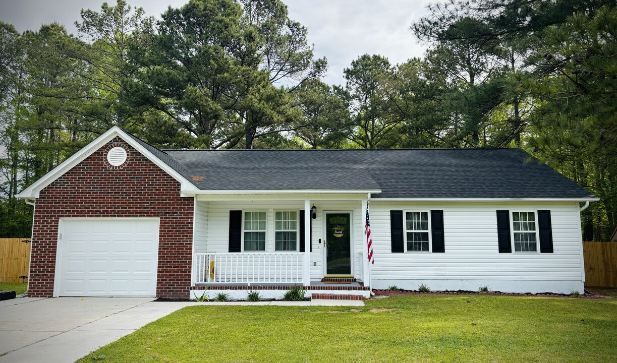 116 Sweet Water Dr in Jacksonville, NC - Building Photo